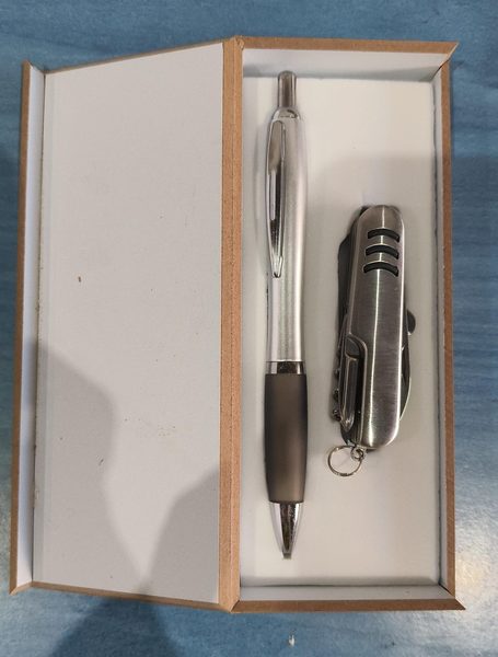 Set regalo (boligrafo+navaja)
