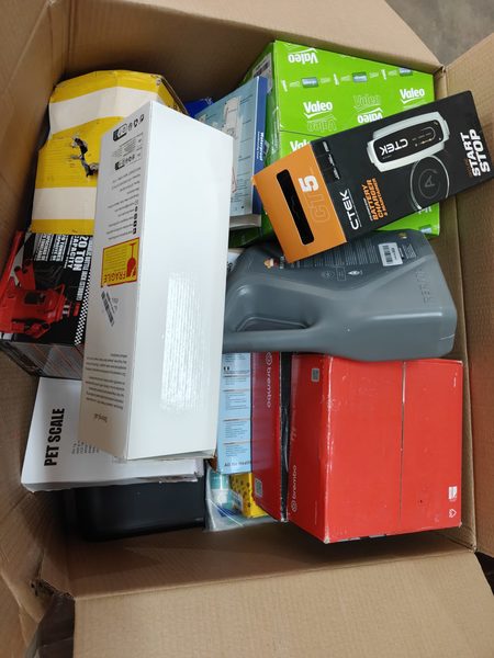 Caja de 32 devoluciones de amazon · recambios y taller de coche · 1.225 € de valor en amazon