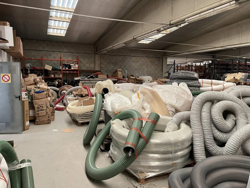 Lote de racores, abrazaderas, válvulas y mangueras industriales
